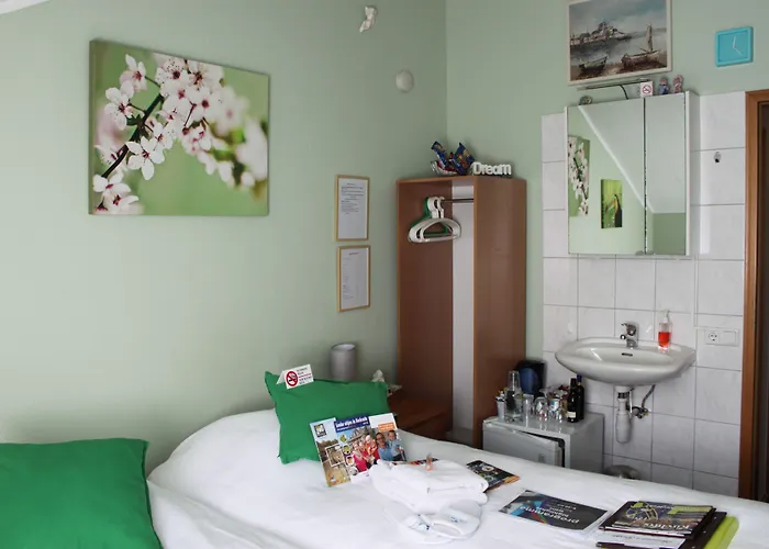 Rene's فندق مبيت وإفطار 4*